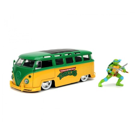 Furgoneta 1962 VW Bus Tortugas Ninja con figura Leonardo 1/24 en Coches a Escala de Hobbyteam