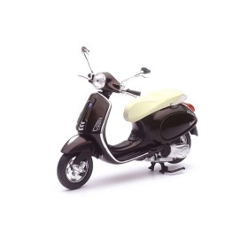 Moto New Ray Vespa 125 Primavera ET3 1/12 en Motos a Escala de Hobbyteam