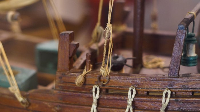 la imagen muestra el efecto envejecido en maquetas de madera de barco